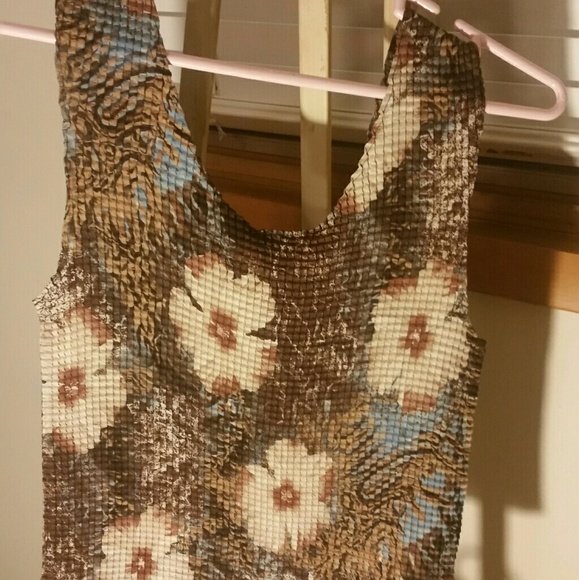 Blouse with camisole included. - Picture 3 of 4